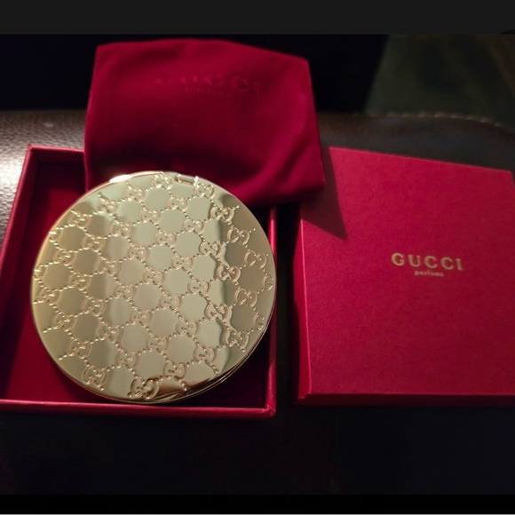Gucci Gold Embossed Compact - Picture 2 of 4